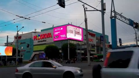 Помните, год назад все рекламодатели поигрались с цифровым кубиком в Сити?