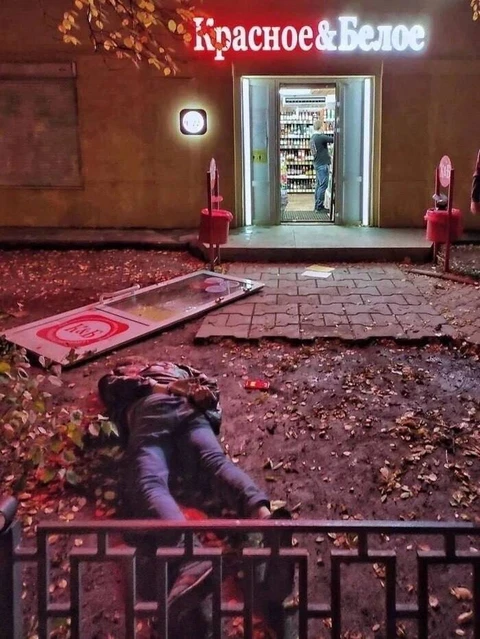 🤓Когда название твоей торговой сети стало синонимом мирового зла… 