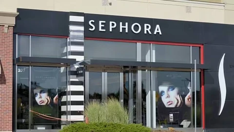 🤓Вопросы антисемитизма в маркетинге косметики. Sephora исключила косметическую линию Huda Beauty из своей осенней рекламной кампании «Experts» после того, как основательница бренда Худа Каттан опубликовала видео с антисемитскими теориями...