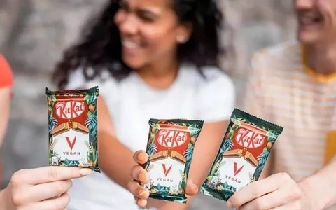 🤓И снова — Nestlé. Компания не только сегодня выгнала своего руководителя, но и заявила о прекращении производства и продаж веганских батончиков KitKat V