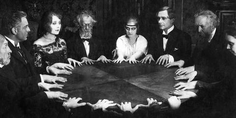 🤓Обозначаем новые тренды грядущего предкризисного сезона осень-зима 25/26 в рекламной индустрии