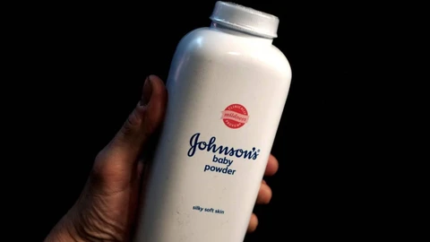 🤓В Британии более 3000 человек подали коллективный иск против Johnson & Johnson, утверждая, что их рак яичников и мезотелиома были вызваны использованием детской присыпки, загрязнённой асбестом