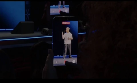 — Рад приветствовать в ноябре на сцене Октября