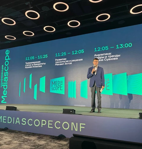 — Две скорых помощи у входа — для тех, кто впервые увидит свои цифры