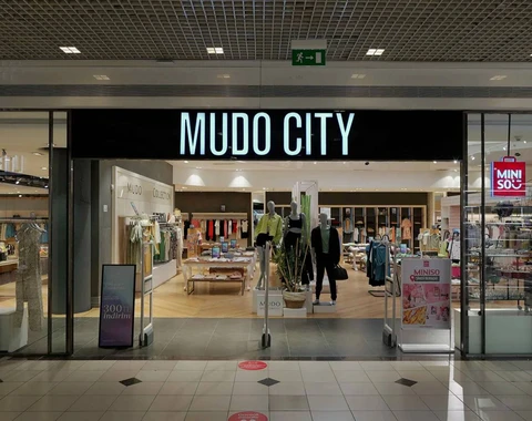 🤓Компания «Марка Рус», принадлежащая Fiba Retail Group турецкого миллиардера Хюсню Озйегина, закрывает в России все магазины одежных брендов Oxxo, Club, NetWork и Mudo