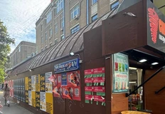 🤓Глядите какой мусорный рекламный формат есть а столице. Тот самый шанхай из девяностых! Прямо флешбек