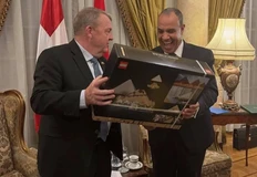 😂Не знаете что дарить — дарите Лего. Вот, например, глава МИД Дании подарил своему египетскому коллеге конструктор LEGO с пирамидами Гизы
