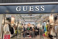 🤓Американский модный бренд Guess сообщил покупателям, что закроет все свои магазины в материковом Китае к концу марта в ожидании внедрения новой бизнес-модели