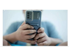 🤔В Индонезии власти рассматривают запрет доступа к маркетплейсам для пользователей младше 16 лет, заявил министр связи Мейтия Хафид в интервью AFP