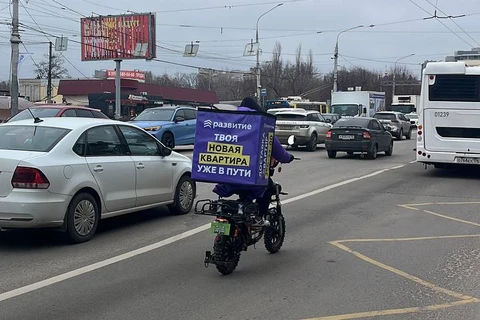 🤓Мы любим остроумные решения в рекламных носителях. Кажется, пермский застройщик Развитие достроен золота1