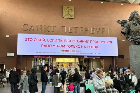 🤔Кто еще не сделал коллаборацию с проектом «Это знак»? Сегодня вот к движу подключился Окей на Ленинградском вокзале... 