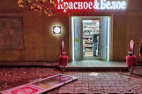 🤓Когда название твоей торговой сети стало синонимом мирового зла… 