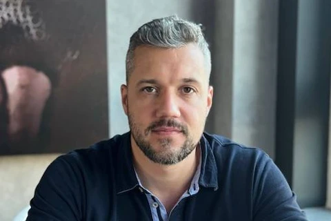 🤓Похоже, в ПИКе новый маркетинг-директор. Евгений Хохлов, его имя нашептали злые языки