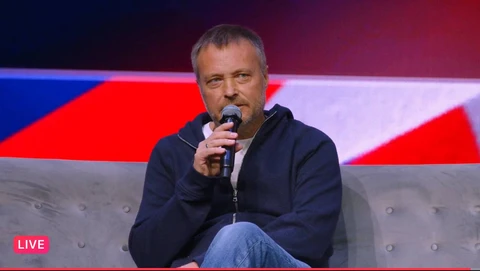 🤓Самое любопытное выступление вчерашнего дня НРФ (разумеется, за исключением нашей сессии) — это выход команды агентства Летопись в лице Игоря Лутца и Дмитрия Коробкова на главную сцену Форума