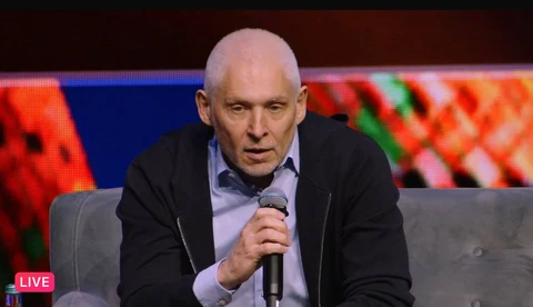 🤓Самое любопытное выступление вчерашнего дня НРФ (разумеется, за исключением нашей сессии) — это выход команды агентства Летопись в лице Игоря Лутца и Дмитрия Коробкова на главную сцену Форума