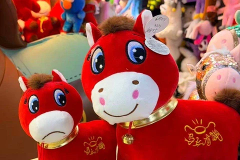 😂С началом рабочей недели, коллеги! В Китае плюшевая игрушка с производственным браком «Плачущий конь» неожиданно стала символом офисных работников