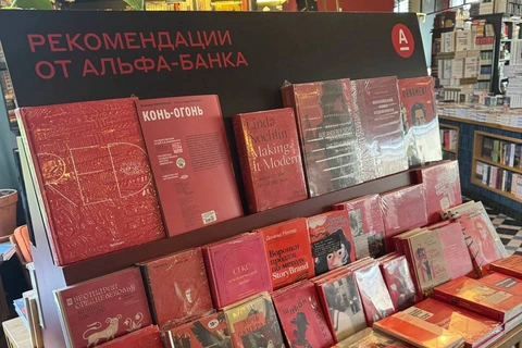 😂 Недавно Альфа банк заключил партнерство с лучшим книжным Санкт-Петербурга — магазином «Подписные издания»